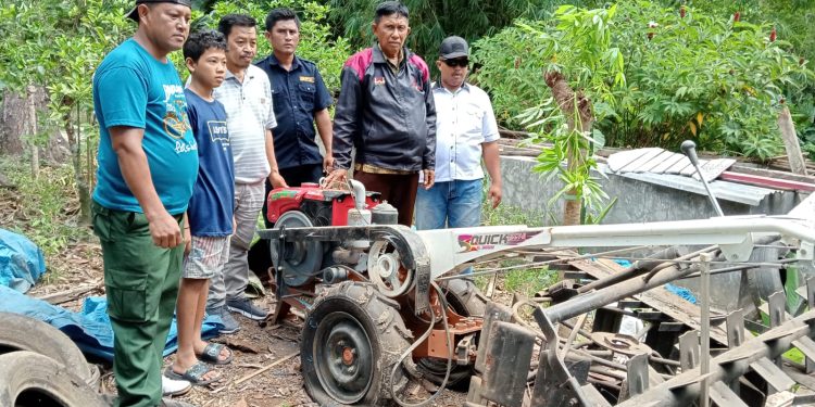 Foto : Penyerahan aset Kelompok Tani Pinasa