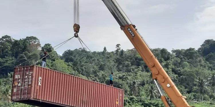 PT Banggai Sentral Sulawesi atau BSS tak hanya fokus pada proyek konstruksi. Perusahaan berusian 49 tahun yang berkedudukan di Kabupaten Banggai ini mulai merambah sektor transportasi.